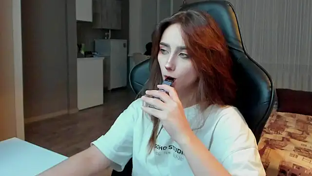 Snapshot of SilverDream chatting on 02/11/25, 01:41 SilverDream online show from 02/11/25, 01:41