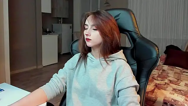 Snapshot of SilverDream chatting on 02/13/25, 02:45 SilverDream online show from 02/13/25, 02:45