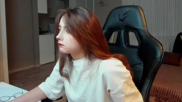 Snapshot of SilverDream chatting on 02/13/25, 09:17 SilverDream online show from 02/13/25, 09:17