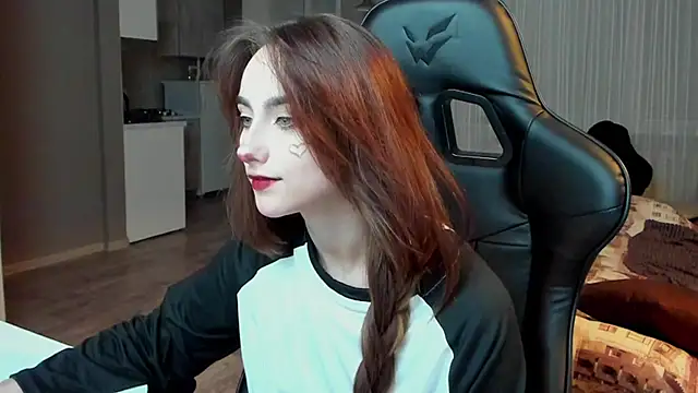 Snapshot of SilverDream chatting on 02/19/25, 12:35 SilverDream online show from 02/19/25, 12:35