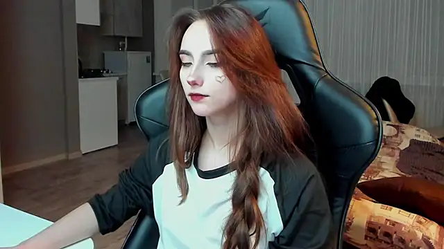 Snapshot of SilverDream chatting on 02/19/25, 11:57 SilverDream online show from 02/19/25, 11:57