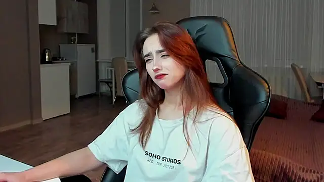 Snapshot of SilverDream chatting on 02/24/25, 10:47 SilverDream online show from 02/24/25, 10:47