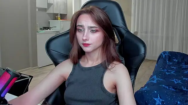 Snapshot of SilverDream chatting on 09/28/25, 08:25 SilverDream online show from 09/28/25, 08:25