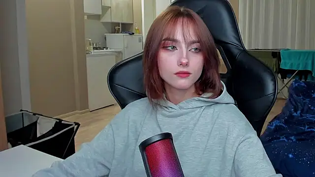 Snapshot of SilverDream chatting on 10/02/25, 10:06 SilverDream online show from 10/02/25, 10:06