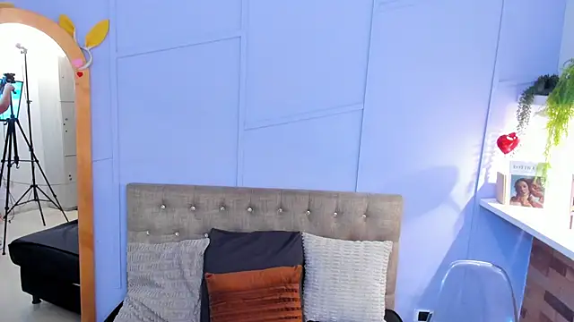 nathalie rossel online show from 09/19/25, 06:48