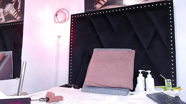 dafne queenn online show from 02/15/25, 04:01