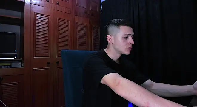 Snapshot of Dimitri_higth420 chatting on 01/17/25, 01:25 Dimitri higth420 online show from 01/17/25, 01:25