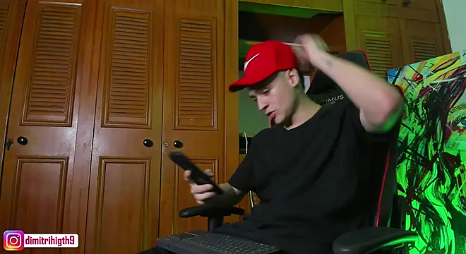 Snapshot of Dimitri_higth420 chatting on 01/28/25, 01:18 Dimitri higth420 online show from 01/28/25, 01:18