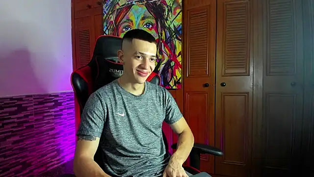 Snapshot of Dimitri_higth420 chatting on 02/18/25, 01:54 Dimitri higth420 online show from 02/18/25, 01:54