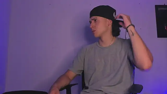 Snapshot of Dimitri_higth420 chatting on 10/29/25, 01:08 Dimitri higth420 online show from 10/29/25, 01:08