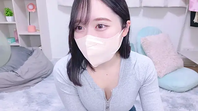 Snapshot of Yurie_ chatting on 02/12/25, 11:07 Yurie online show from 02/12/25, 11:07
