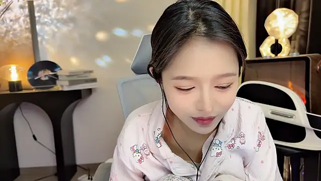 Snapshot of xiaodaibabyy chatting on 02/19/25, 04:33 xiaodaibabyy online show from 02/19/25, 04:33
