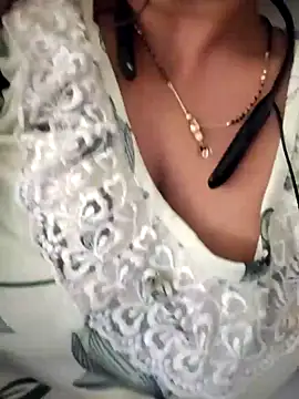 Snapshot of lovelyruhi chatting on 12/04/24, 05:00 lovelyruhi online show from 12/04/24, 05:00