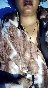 Snapshot of lovelyruhi chatting on 12/27/24, 07:35 lovelyruhi online show from 12/27/24, 07:35