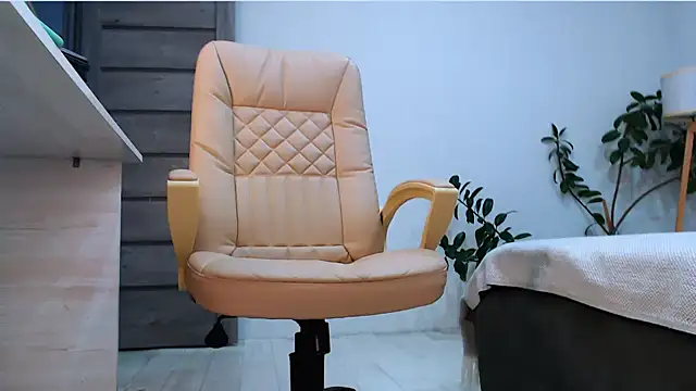 Snapshot of NaughtyNylonFeet chatting on 10/22/25, 03:18 NaughtyNylonFeet online show from 10/22/25, 03:18