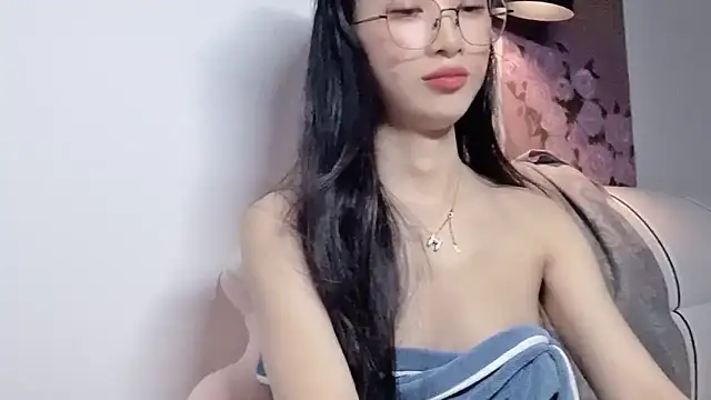 Snapshot of Lili-2 chatting on 05/19/26, 06:36 Lili-2 online show from 05/19/26, 06:36