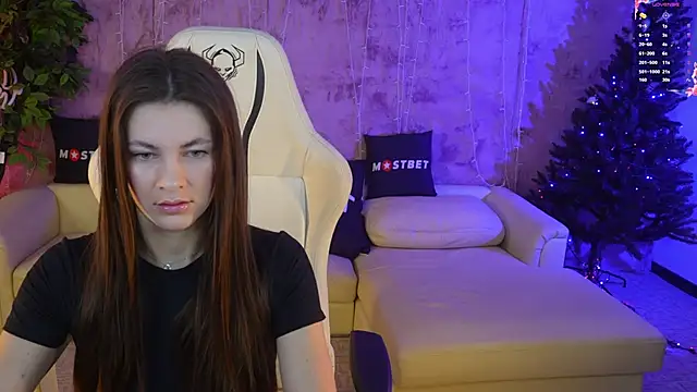 Julia  Star  online show from 12/03/24, 07:43