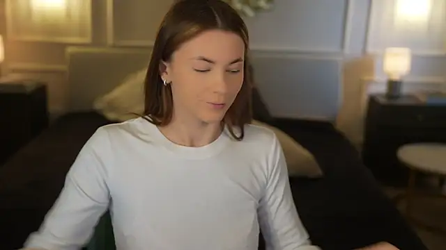 Julia  Star  online show from 04/11/26, 10:41