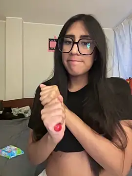 AleFantasy0001 online show from 10/05/25, 07:01