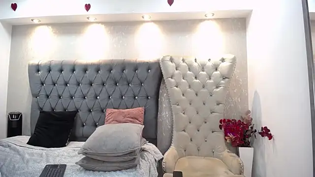 Melodi Roux online show from 03/13/25, 06:45