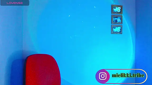 mielikki001 online show from 12/21/24, 06:41