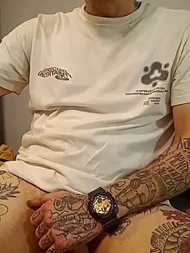 Snapshot of rolesexy chatting on 09/19/25, 02:02 rolesexy online show from 09/19/25, 02:02