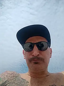 Snapshot of rolesexy chatting on 09/28/25, 04:45 rolesexy online show from 09/28/25, 04:45