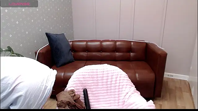 Cutie Erikaa1 online show from 12/17/25, 02:28