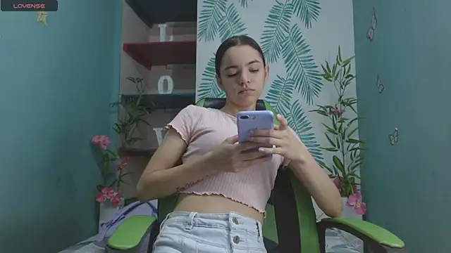 Mia-kalinfa online show from 12/30/24, 12:20