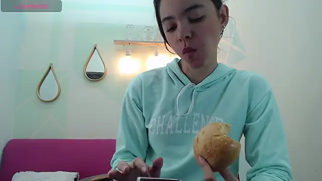 Mia-kalinfa online show from 03/08/25, 01:47