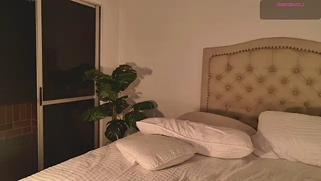 Snapshot of Scarlett_grand chatting on 10/07/25, 11:24 Scarlett grand online show from 10/07/25, 11:24