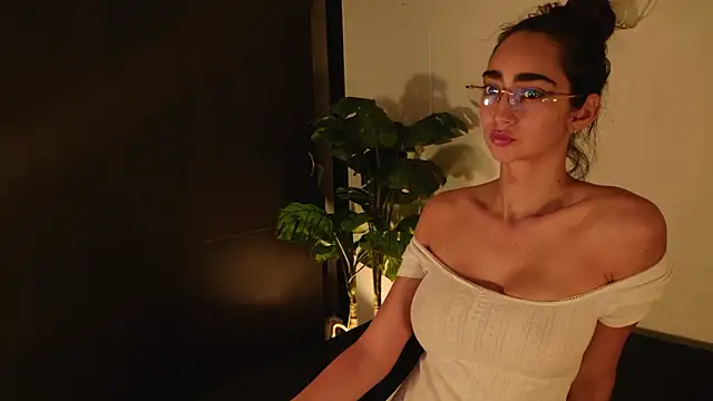 Snapshot of Scarlett_grand chatting on 02/11/26, 03:33 Scarlett grand online show from 02/11/26, 03:33