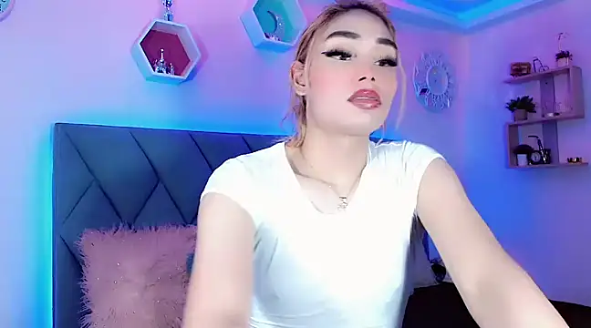 Hallyhott online show from 12/12/24, 01:06