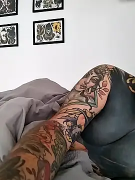 Snapshot of tattooedtwc chatting on 10/01/25, 08:31 tattooedtwc online show from 10/01/25, 08:31