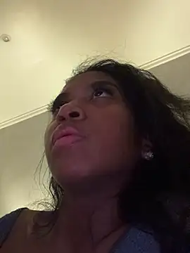 Snapshot of IamCrystal2 chatting on 12/11/24, 01:26 IamCrystal2 online show from 12/11/24, 01:26