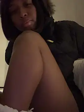 Snapshot of IamCrystal2 chatting on 12/29/24, 09:20 IamCrystal2 online show from 12/29/24, 09:20