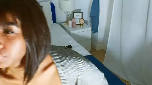 Snapshot of IamCrystal2 chatting on 03/23/25, 01:42 IamCrystal2 online show from 03/23/25, 01:42