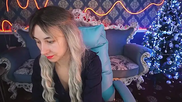 Snapshot of Roxy_Rayy chatting on 01/15/25, 09:45 Roxy Rayy online show from 01/15/25, 09:45