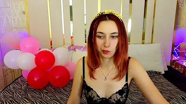 Snapshot of Roxy_Rayy chatting on 10/06/25, 11:07 Roxy Rayy online show from 10/06/25, 11:07