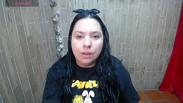 solyeria online show from 11/18/25, 01:00