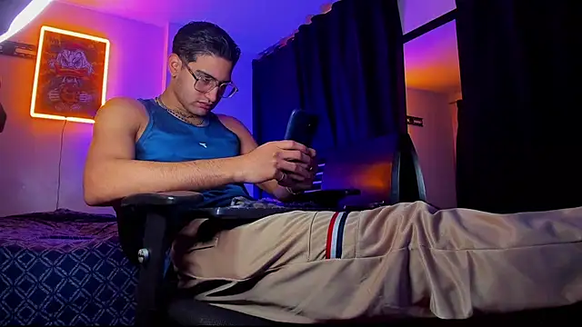 Giomar Reyes online show from 03/22/25, 06:33