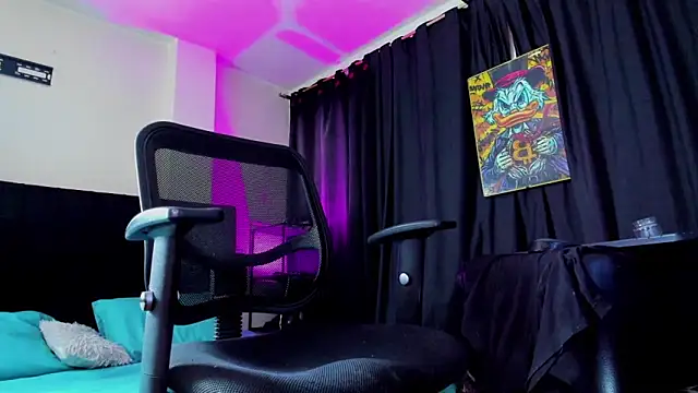 Giomar Reyes online show from 04/22/26, 05:32