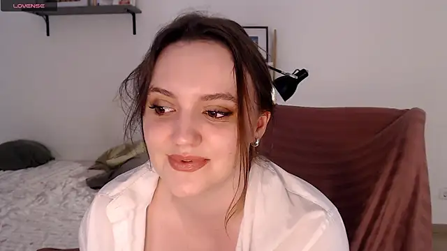 Snapshot of Lella_Ryann_ chatting on 07/16/26, 03:45 Lella Ryann online show from 07/16/26, 03:45