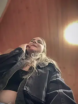 imlindapink online show from 10/22/25, 04:29