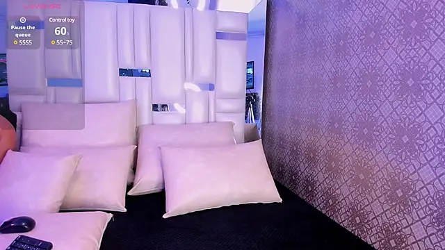 Valery Foxx  online show from 12/18/24, 11:56