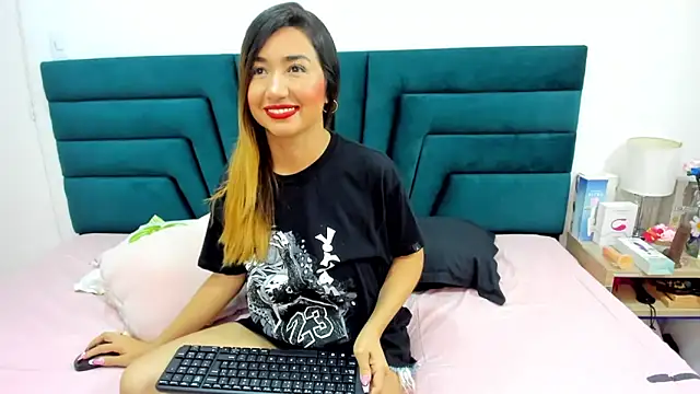 LisaWhite  online show from 03/03/25, 10:20