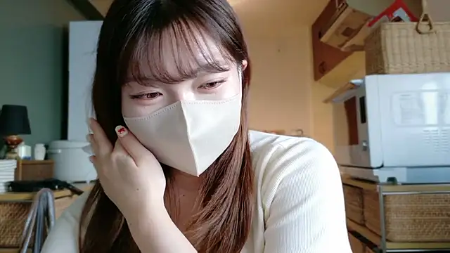 Snapshot of _Yui_ chatting on 09/29/25, 07:13  Yui  online show from 09/29/25, 07:13