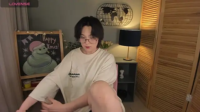 Snapshot of fiamoory chatting on 02/04/25, 12:00 fiamoory online show from 02/04/25, 12:00