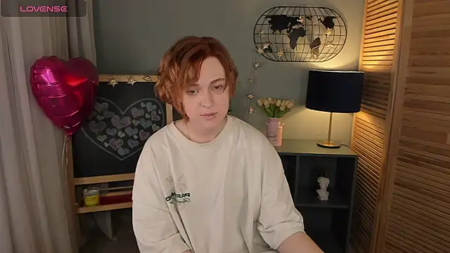 Snapshot of fiamoory chatting on 03/02/25, 04:17 fiamoory online show from 03/02/25, 04:17