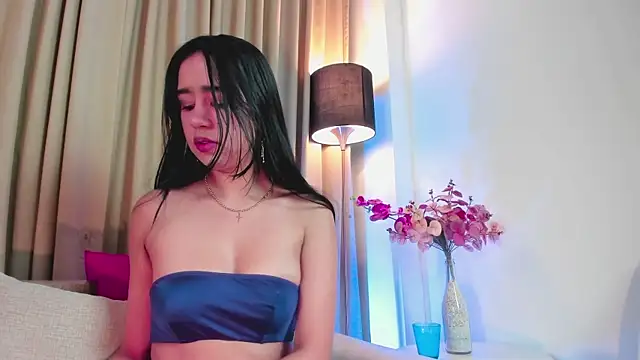 Snapshot of LaraGoldd chatting on 02/11/25, 12:38 LaraGoldd online show from 02/11/25, 12:38